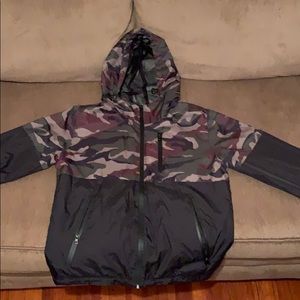 CAMO Windbreaker great for any kind of wear
